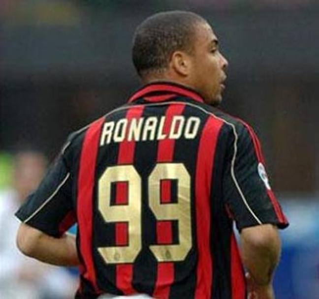 Di nuovo Milan: nel 2006-2007 Ronaldo arriv a gennaio e non pot prendere l&#39;amato 9, ovviamente monopolizzato da Inzaghi. Il Fenomeno risolse l&#39;inconveniente raddoppiando semplicemente la cifra